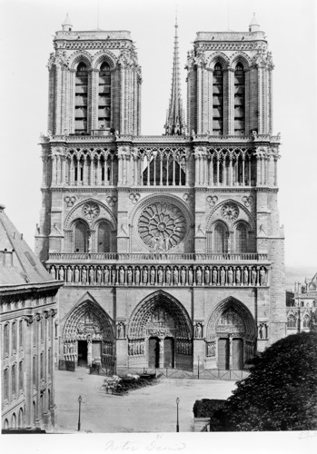 [Facade of Notre-Dame de Paris] / E. Baldus.