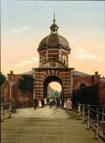 [Delft Gate, Leyden, (i.e., Leiden) Holland]